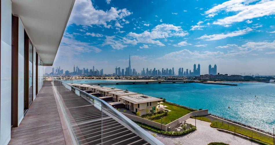 Old Dubai vs. New Dubai: A Contrast of History and Futuristic Skyline